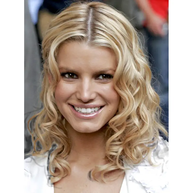 Jessica Simpson stunning shoulder-length layered wavy lace wig about 14 inches