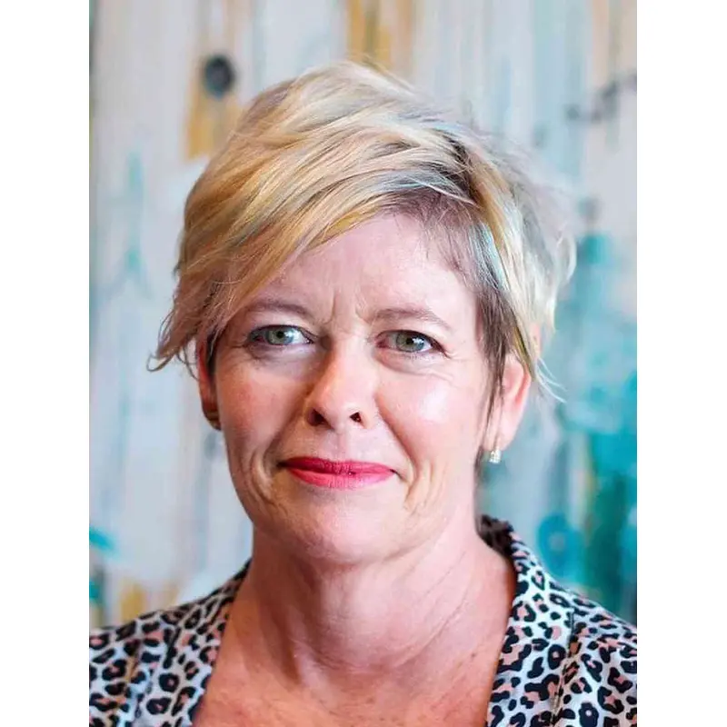 Ladies Short Wigs Suitable Wavy Short Blonde Wig Synthetic Pixie Wigs