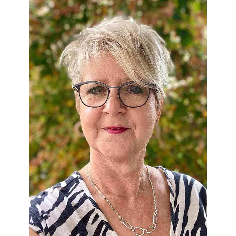 Short Blonde Wigs Synthetic Lace Front Wig Straight Side Bangs Wigs Very Short Wigs